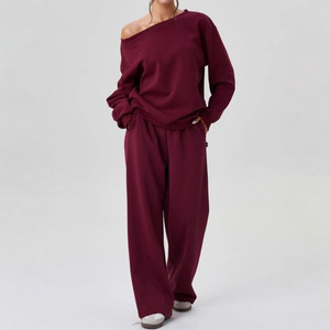 Conjunto de Dos Piezas de Ropa Urbana Informal para Mujer: <span class=keywords><strong>Top</strong></span> Holgado de Manga Larga con Hombros Descubiertos y Pantalones Deportivos de Cintura Alta y Pierna Ancha - Product Image 1