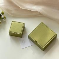 Boîte d'emballage légère en bois de luxe pour bijoux précieux Impression de logo personnalisable pour bagues Colliers Boucles d'oreilles Badges Stockage de cadeaux