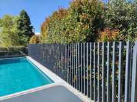Panneaux de clôture en aluminium à piquets verticaux pour l'extérieur, conçus pour les conditions climatiques difficiles avec résistance à la corrosion