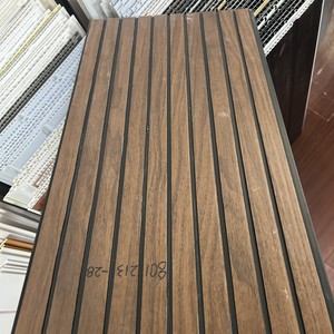 Faux plafond en <span class=keywords><strong>PVC</strong></span> stratifié d'usine avec un bon rapport qualité-prix, design imitation bois, panneau mural rainuré - Product Image 3