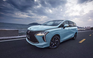 Dongfeng M4 HEV, Vehículo Eléctrico Híbrido MPV, Deportivo y Elegante, Ahorro de Energía, Autonomía de 201-300 km, Motor de 50-100 KW, Batería de Litio de 50-70 kWh - Product Image 6