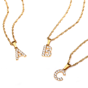 Collana Trendy con Ciondoli a Forma di Lettere dell'Alfabeto, 26 Iniziali in Oro Lucido con Zirconi Cubici - Product Image 1