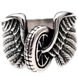 Anillo Retro de Acero Inoxidable para Hombre con Diseño de Alas y Neumáticos, de Geometry Factory Supply - Product Image 1