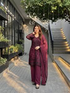 Conjunto de Fiesta Aara Fashion: Top y Pantalón Farshi de Seda Crepé Francesa de Secado Rápido, Completamente Cosido y Listo para Usar, con Dupatta - Product Image 4