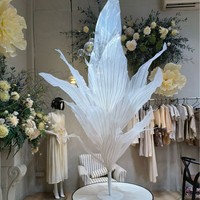Installation d'art en soie géante, faite à la main, haut de gamme et luxueuse, pour la décoration de scène de mariage, la décoration de vitrine, réaliste et douce