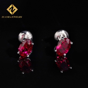 Boucles d'oreilles clous en or massif 10 carats avec rubis, saphirs et émeraudes de laboratoire, et diamants de laboratoire colorés NGIC - Product Image 5