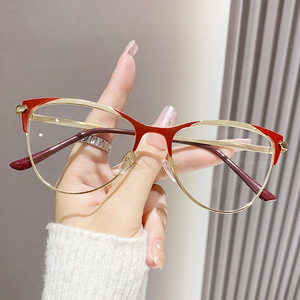 กรอบแว่นตาโลหะสำหรับผู้หญิง สีดำ ทรงสี่เหลี่ยม ป้องกันแสง UV400 เลนส์ PC น้ำหนักเบา ป้องกันแสงสีฟ้า ป้องกันแสงแดด - Product Image 2