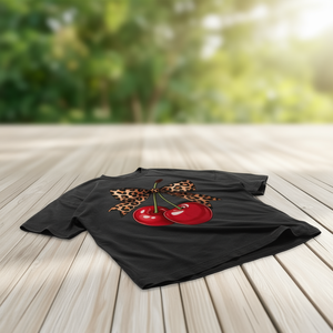 T-shirt unisex in cotone pesante con fiocco leopardato Cherry, divertente maglietta con grafica, abbigliamento casual alla moda, regalo per lei, outfit estivo femminile - Product Image 3