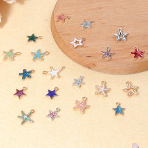 Colgantes Clásicos de Aleación con Forma de Estrella y Circonitas Bañados en Oro para Niños, Ideales para Accesorios de Joyería DIY - Eventos de Boda y Fiesta - Product Image 1