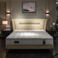 Lit double en cuir de luxe italien, capitonné segmenté avec dossier haut, lit simple et élégant pour chambre principale