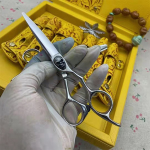 กรรไกรตัดผมซูโจว 440C ขนาด 6 นิ้ว ลายหัวกะโหลก ตัดด้วยเครื่อง CNC สำหรับคนถนัดขวา พร้อมรับผลิตแบรนด์ส่วนตัว - Product Image 3