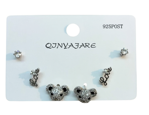 Qjnyajare 3 paia di orecchini a bottone in lega d'argento con zirconi, a forma di orsetto con lettera d'amore, gioielli alla moda da donna, idea regalo - Product Image 1