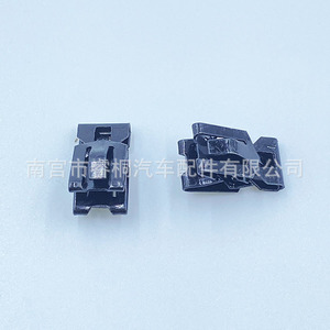 Clip de pilar para panel interior Shuangxuan de 18.8mm x 9.6mm de acero para pilares A, B, C y D de Ford Focus - Product Image 3