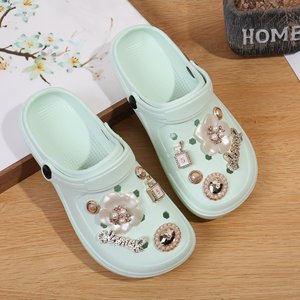 Commercio all'ingrosso Rhinestone scarpe Charms set lettera fiore bianco bottiglia di <span class=keywords><strong>profumo</strong></span> moda scarpe decorazioni Bling zoccoli Charms <span class=keywords><strong>per</strong></span> le donne - Product Image 3