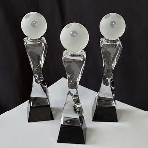 Trophée de <span class=keywords><strong>bowling</strong></span> personnalisé haut de gamme en verre cristal optique transparent avec base noire - Product Image 2