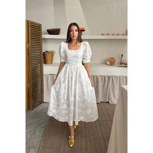 Robe Vintage Blanche en Gros, Manches Ballon, Broderie, Col Carré, Logo Personnalisé, Volants, Taille XL pour les Occasions Printanières - Product Image 5