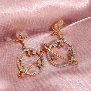 E1555 Pendientes colgantes de moda dorados con diseño de estrella y planeta para mujer, accesorios de joyería - Product Image 4