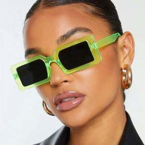 Lunettes de soleil rectangulaires vintage personnalisées avec logo, vente en gros à bas prix, protection UV400, petites lunettes carrées pour femmes 2021 - Product Image 1