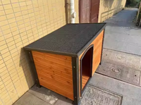 Modernes Outdoor-Hundehaus für Alle Jahreszeiten Wasserdichter Hundezwinger Warmes Hundebett Regenfestes Holz-Wohnzimmer Haustiermöbel