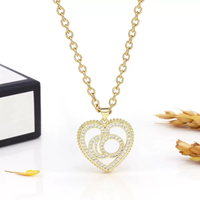 Collier de créateur de marque célèbre, collier en acier inoxydable pour femmes, bijoux, collier avec pendentif carré