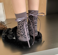 Chaussettes pour femmes en jacquard à motif léopard, mignonnes et tendance, en coton peigné 200N, douces et élégantes pour les fêtes et l'usage quotidien, chaussettes amusantes personnalisées
