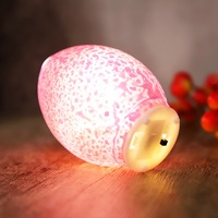 Lampe Œuf en Verre Artisanale Lumineuse Rose Moucheté, Veilleuse LED Festive pour Pâques et Noël, Décoration de Table et de Bureau pour les Fêtes