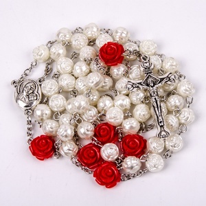 Rosario Cattolico <span class=keywords><strong>con</strong></span> Perle di Plastica Crema da 8 mm e Croce Religiosa <span class=keywords><strong>con</strong></span> Fiore Rosso - Product Image 2