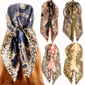 Pañuelo <span class=keywords><strong>de</strong></span> <span class=keywords><strong>seda</strong></span> con estampado <span class=keywords><strong>de</strong></span> leopardo para mujer, personalizado, 90x90, <span class=keywords><strong>de</strong></span> satén brillante, cuadrado, para la cabeza, impresión digital, venta al por mayor económica - Product Image 2