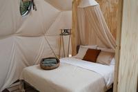 Pod de glamping géodésique, grand igloo de camping, tente dôme gonflable avec salle de bain