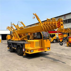 Grue à flèche articulée autoportante de 10 tonnes, montée sur camion, grue hydraulique à bras pliable pour levage et travaux de construction - Product Image 1