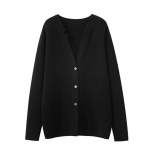 Vente en gros de vêtements en <span class=keywords><strong>tricot</strong></span> personnalisés avec logo OEM, veste en <span class=keywords><strong>tricot</strong></span> pour homme 100% laine mérinos, boutonnée, épaisse, décontractée, cardigan en <span class=keywords><strong>tricot</strong></span> pour homme - Product Image 4