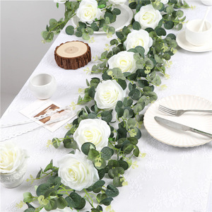 Guirnalda Decorativa Shinhana Jun de Eucalipto Artificial y Rosas, 200 cm, Blanca, para Bodas y Decoración del Hogar - Product Image 3