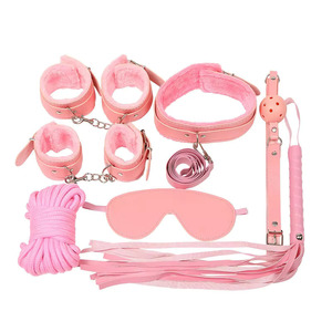 LIVRAISON GRATUITE BDSM 4 ensembles (7 pièces) Kit de bondage érotique pour adultes Harnais en cuir Menottes Bandeau pour les yeux Collier Fouet Jouets sexuels - Product Image 3