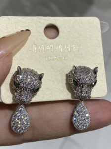 Orecchini Pendenti a Forma di Testa di Animale con Carbonio Attivo, Placcati in Nero Lucido con Cristalli e Strass, Stile Punk, Gioielli da Festa per Donne - Product Image 3
