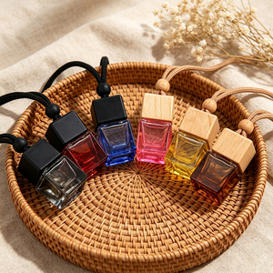 Flacon diffuseur de parfum pour voiture personnalisé de 8 ml, flacon en verre carré multicolores avec bouchon en bois pour la décoration de la voiture - Product Image 5