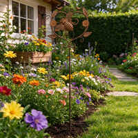 Décoration de jardin en fer forgé vintage résistante aux intempéries en forme de cœur et d'abeille avec piquets pour pelouse, patio et extérieur