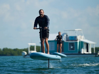 Planche de surf électrique gonflable Efoil avec hydrofoil, cadre moteur en fibre de carbone et hélice