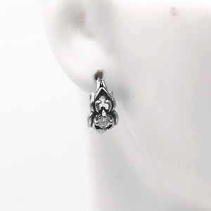 Pendientes florales con clip yunnique de acero inoxidable con engaste de diamantes blancos, regalo para mujer - Product Image 4