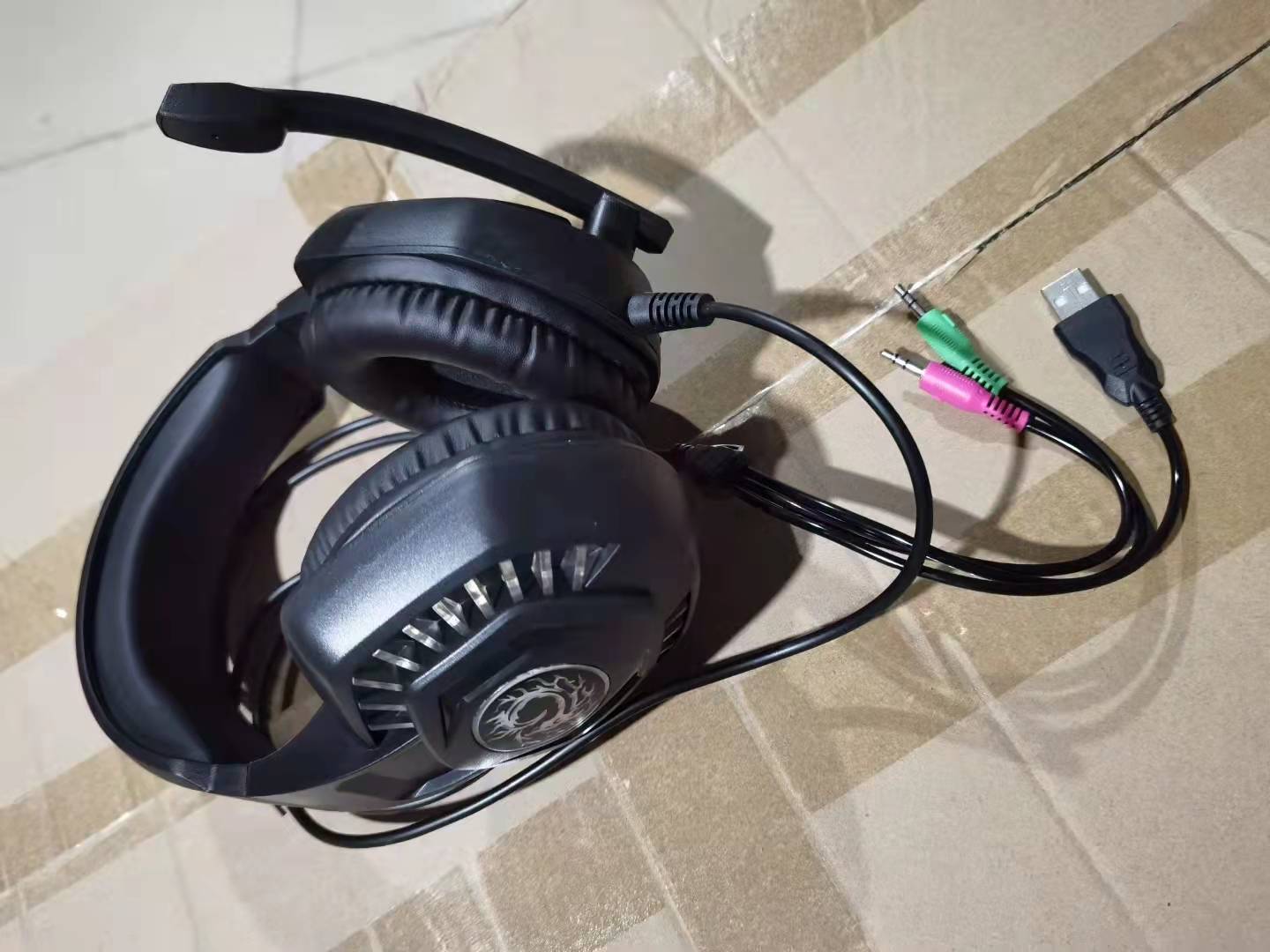 hot selling G2000 led light headphone game headphset real stereo sound no delay for game playing with mic