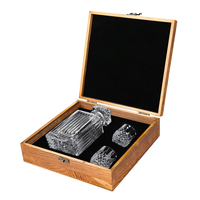 Ensemble de carafes à whisky en bois transparent de luxe soufflé à la main en gros, ensemble de 2 verres de 750 ml avec logo personnalisé