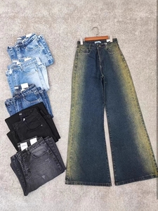 Calça <span class=keywords><strong>Jeans</strong></span> Feminina de Cintura Baixa com Lavagem Degradê, Corte Boot Cut, Bainha Desfiada e Fenda, com Bordado de Estampa de Leopardo, para Estilo High Street Y2K - Product Image 2