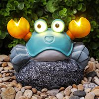 BSCI Factory Solar Light Eichhörnchen Klettern im Freien Statuen mit LED-Laterne
