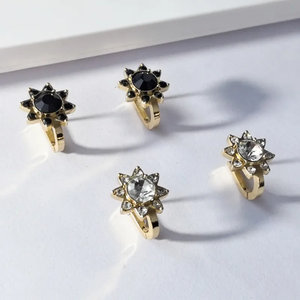 Pendientes de Aro en Forma de U con Incrustaciones de Diamantes de Imitación y Detalles de Cristal, Chapados en Oro de 16K y Acero Inoxidable 304 de Alta Gama para Mujer - Product Image 1