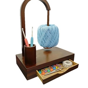 Soporte de hilo de madera Mingxu con cajón y almacenamiento magnético para bobinas de hilo, para herramientas de ganchillo y tejer. - Product Image 5