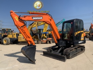 Excavatrice compacte d'occasion Doosan DH60-7 avec moteur Yanmar, 6 tonnes, modèle 2022, boîte de vitesses et engrenages, livraison mondiale prête à être expédiée - Product Image 3