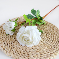 Vente en gros de fleurs de pivoines de mariage de haute qualité Camélia en soie artificielle à 3 têtes pour la décoration de la maison de mariage