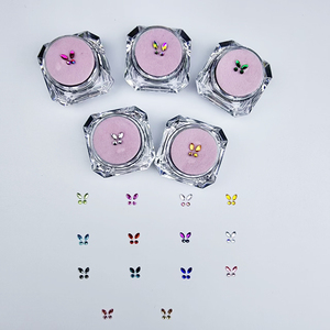 Strass dentaires tendance en forme de papillon avec un design 3D exquis, fabriqués en cristal brillant et <span class=keywords><strong>transparent</strong></span>, disponibles en plusieurs couleurs. - Product Image 4