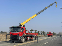 Grue polyvalente montée sur camion SQS300P avec rétraction automatique du crochet pour les projets de levage en entrepôt et en bord de route