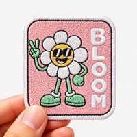 Écusson brodé personnalisé motif fleur souriante avec logo Bloom pour vestes, sacs, chapeaux et vêtements AWELLS