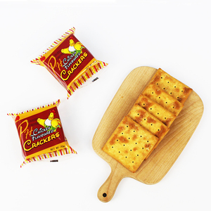 Biscuits à la soude savoureux 70g dans des sacs pratiques, offrant <span class=keywords><strong>trois</strong></span> saveurs et pas de garnitures-Commandes en gros Bienvenue - Product Image 2